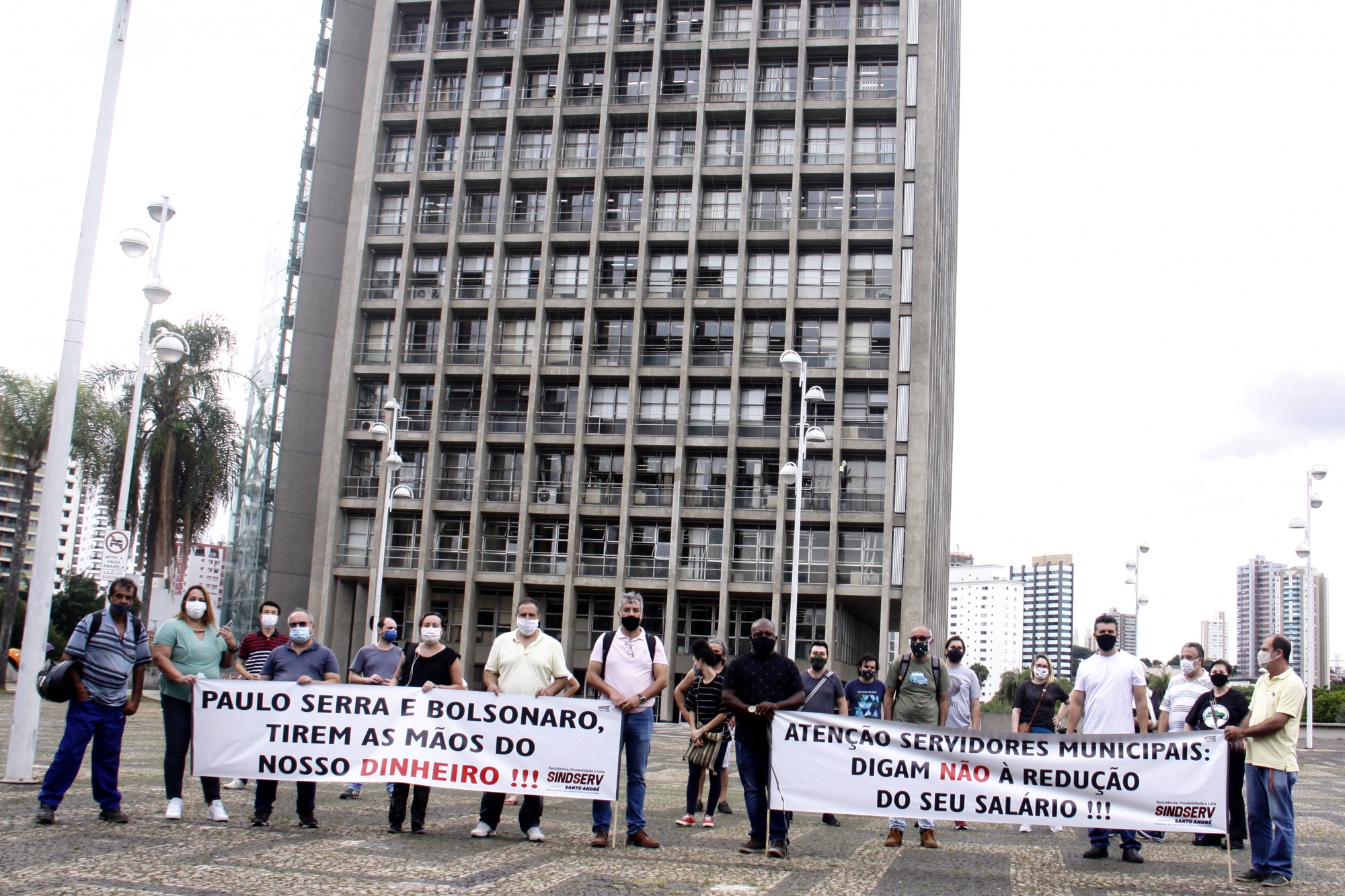 Servidor público municipal e andarilho são flagrados em luta